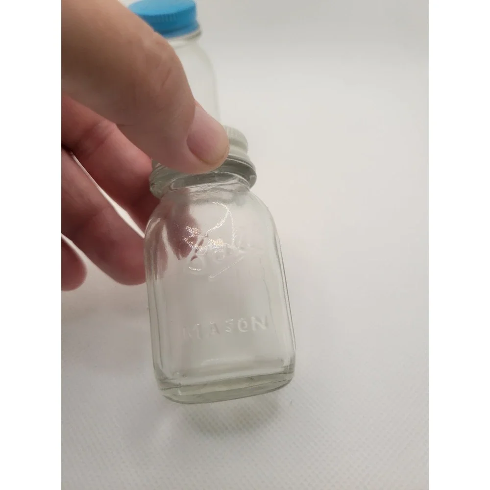 Vintage Ball Mason Jar Salt and Pepper‎ Shakers Clear Glass Blue White Lids Set